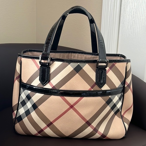 Burberry Handbags - Auth Burberry Bag 🤎 Shoulder Tote Nova Check